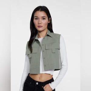 Stradivarius - Sleeveless utility shirt in Khaki